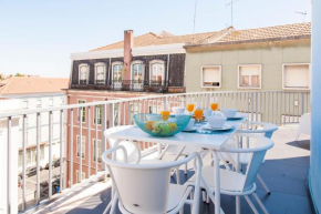JOIVY Joyful 2BR Apt with terrace nearby São Bento Palace